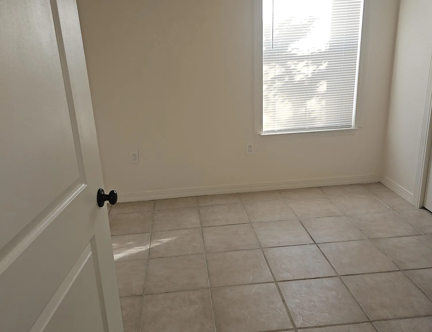 4 bed, 2062 sqft, $2,300 — Photo 4