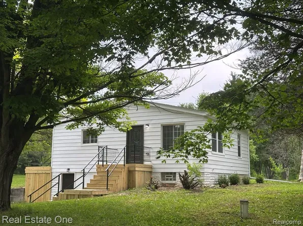 4858 Genesee Rd, Lapeer, MI 48446