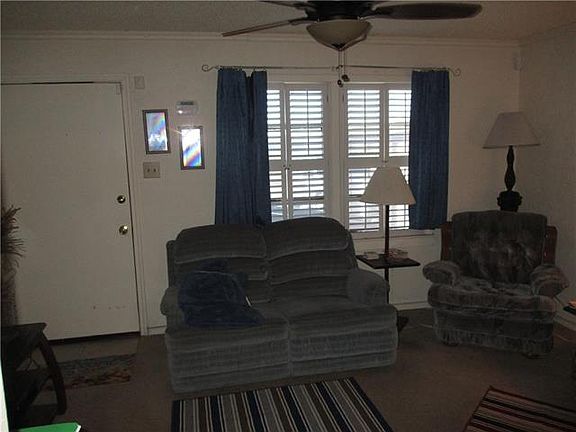 3rd image of 825 Shelton St