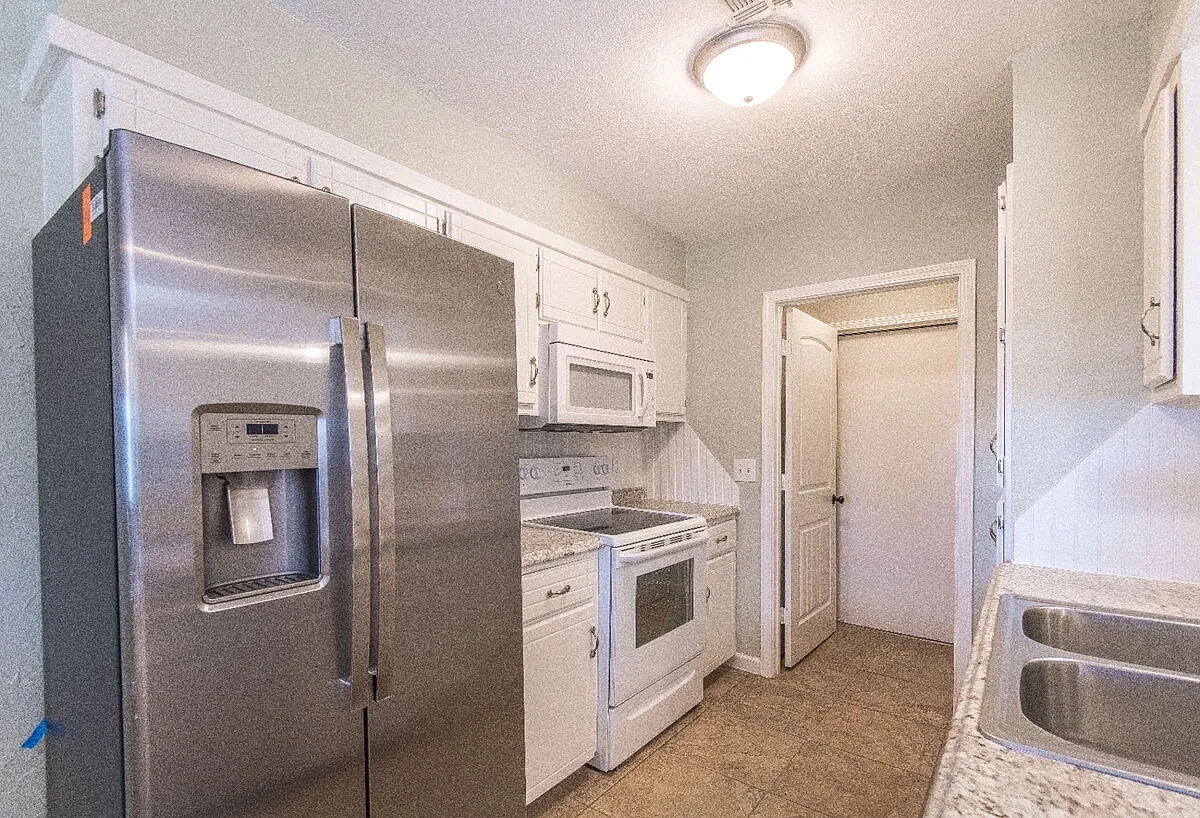 3 bed, 2.0 bath, 1130 sqft, $1,450 — Photo 4