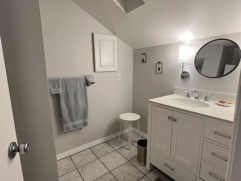 1924 Westminster Cir #6 — Photo 23