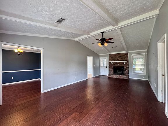 Living Room 13''6"x 25''0"