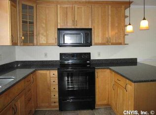 38 Onondaga St, Skaneateles, NY 13152