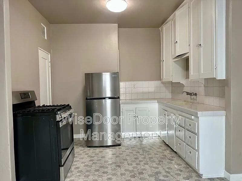 1 bed, 1.0 bath, 550 sqft, $1,595 — Photo 2