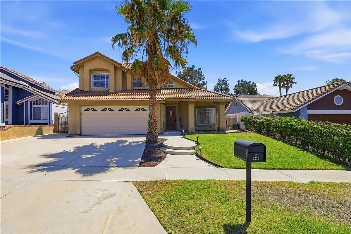 3 bed, 2.5 bath, 1663 sqft, $3,795 — Photo 2