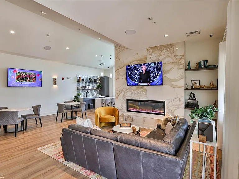 100 Aviv Upper — Photo 16