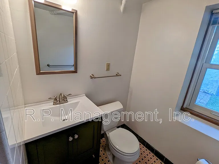 2111 Irving Ave S — Photo 14