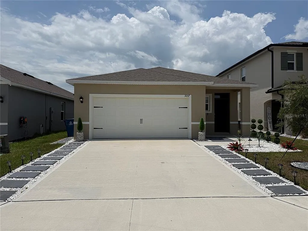 4 bed, 2.0 bath, 2138 sqft, $2,250 — Photo 1