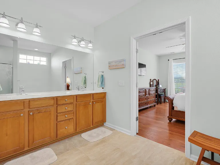 17 Thomas Bee Dr — Photo 38