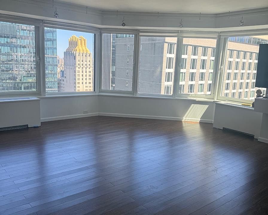 1st image of 150 W 56th St APT 3302