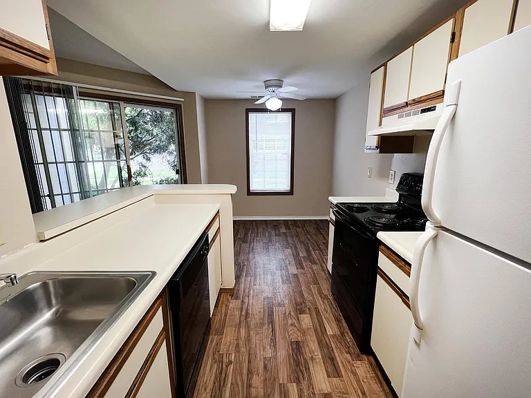 Woodhills Apartments — Photo 88