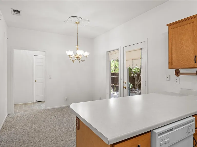 100 Jackson Creek Dr — Photo 11