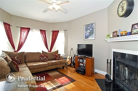2nd image of 820 W Sunnyside Ave
