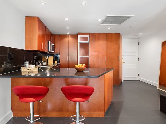 3rd image of 160 Central Park S #2604