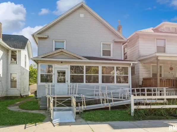557 9th Ave S, Clinton, IA 52732