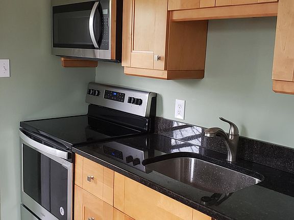 5th image of 2105 Wedgewood Ave