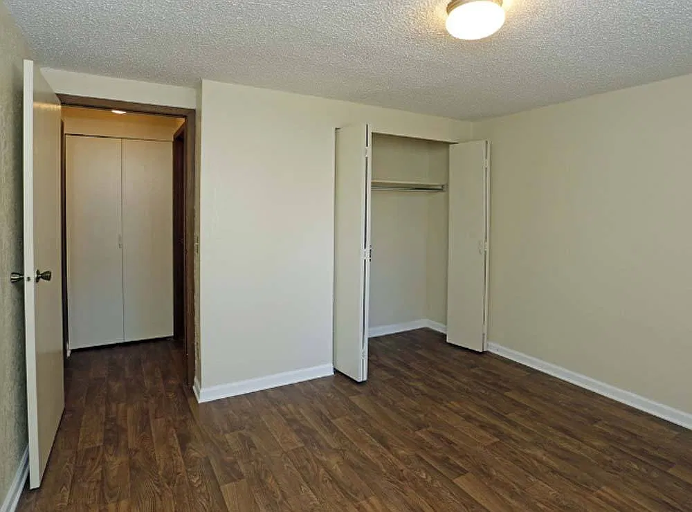 Broadview Oaks Apartments — Photo 2