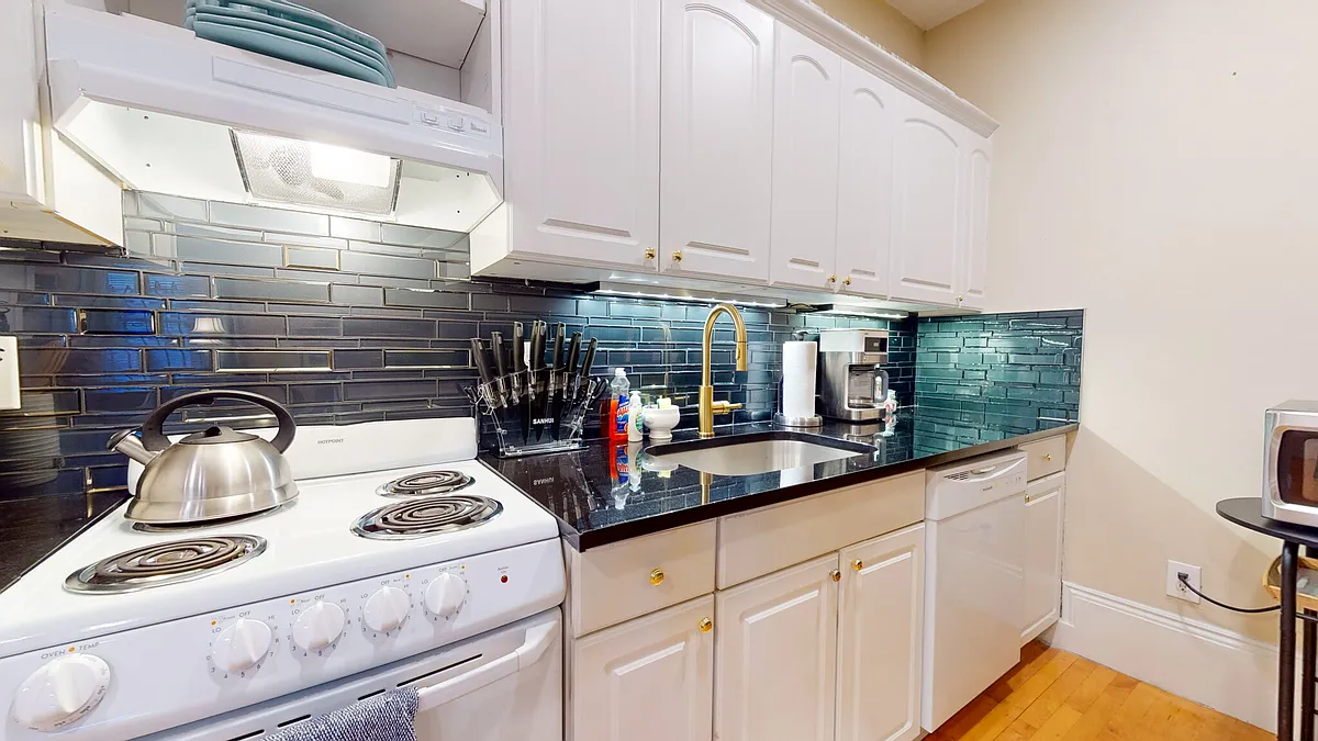 Building Photo - 290-292 Beacon St #3