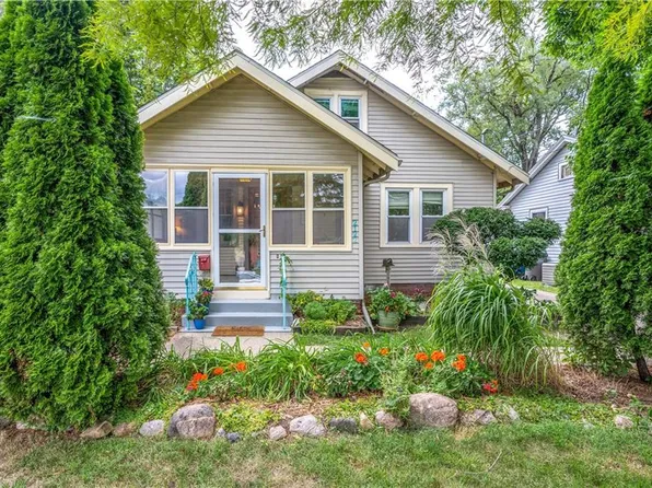 2122 37th St, Des Moines, IA 50310