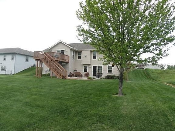 3rd image of 915 Dakota Dr