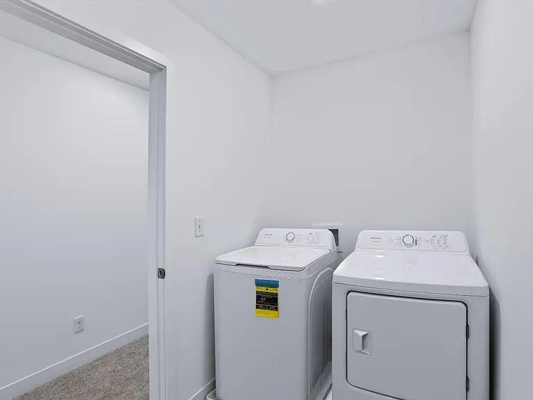 406 Monarch Ln — Photo 17