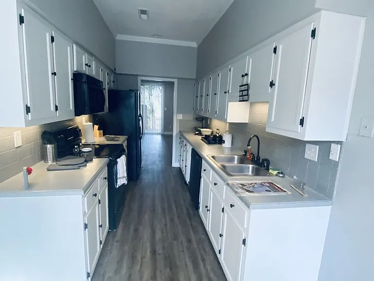 205 Forest View Ct — Photo 2