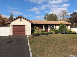 21 Lake St, Massapequa, NY 11758
