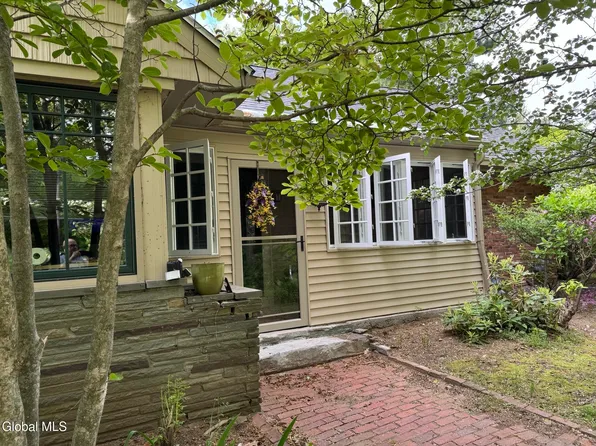 1047 Niskayuna Road, Niskayuna, NY 12309