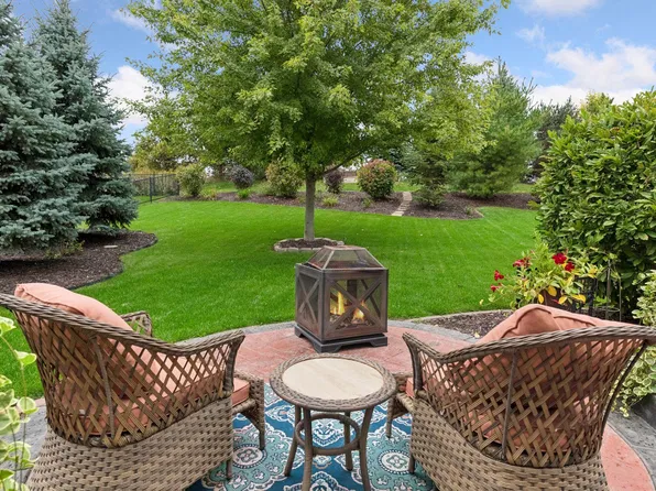 2442 Lacy Ln, Victoria, MN 55386
