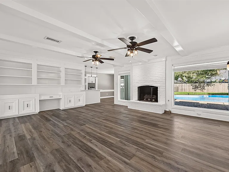 919 Longview Dr — Photo 4