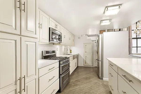 Sold by Corcoran | media 23