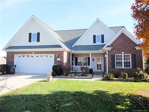 3rd image of 104 Meadow Crest Ln