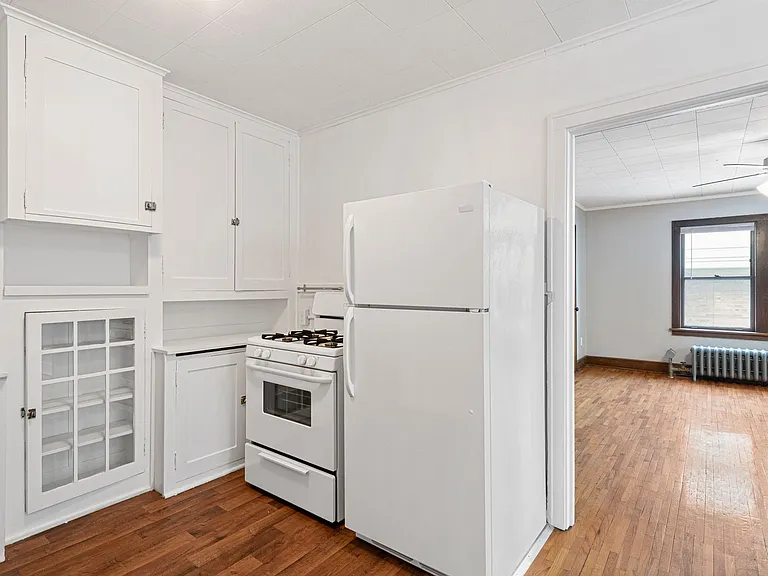 Brownstone on Grand — Photo 13
