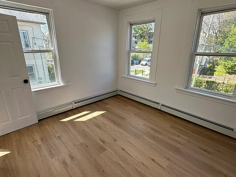 14 Crown St #2W — Photo 17