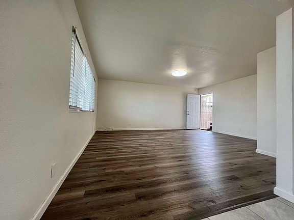 For Rent: $3,000 (3 beds, 2 baths, 1,000 Square Feet)