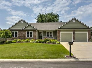 16545 Deertrack St, Basehor, KS 66007