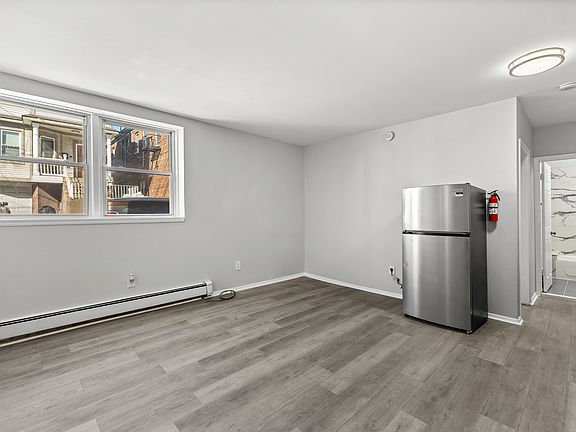 3rd image of 324 Hope Ave #1