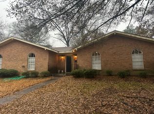 1203 Greenbriar St, Jackson, MS 39211