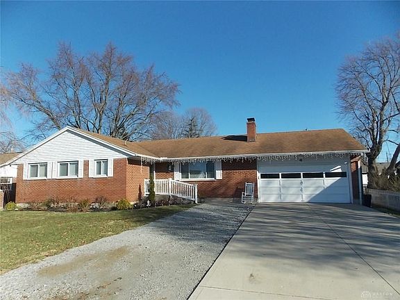 2nd image of 4-4 Maplewood Dr