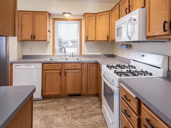 2nd image of 704 Maple Cir