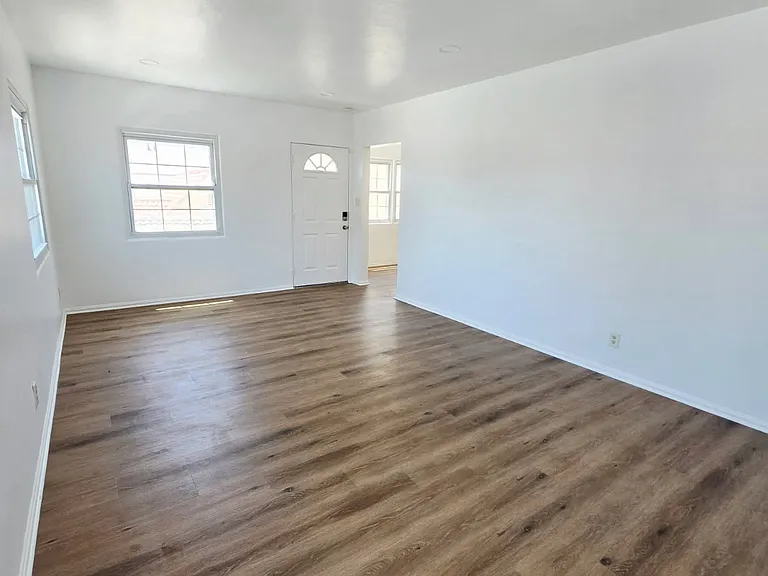 233 1/2 Pomona Ave #1/2 — Photo 2