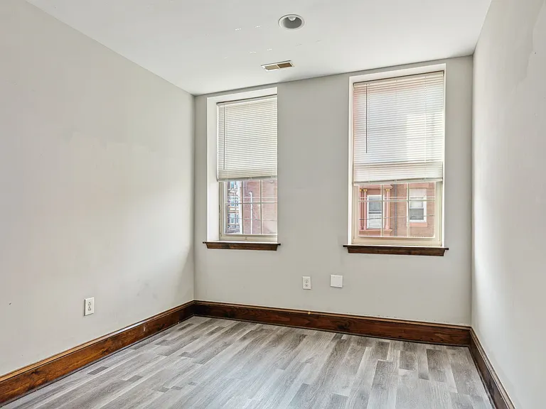 5101-21 Walnut St #27 — Photo 12