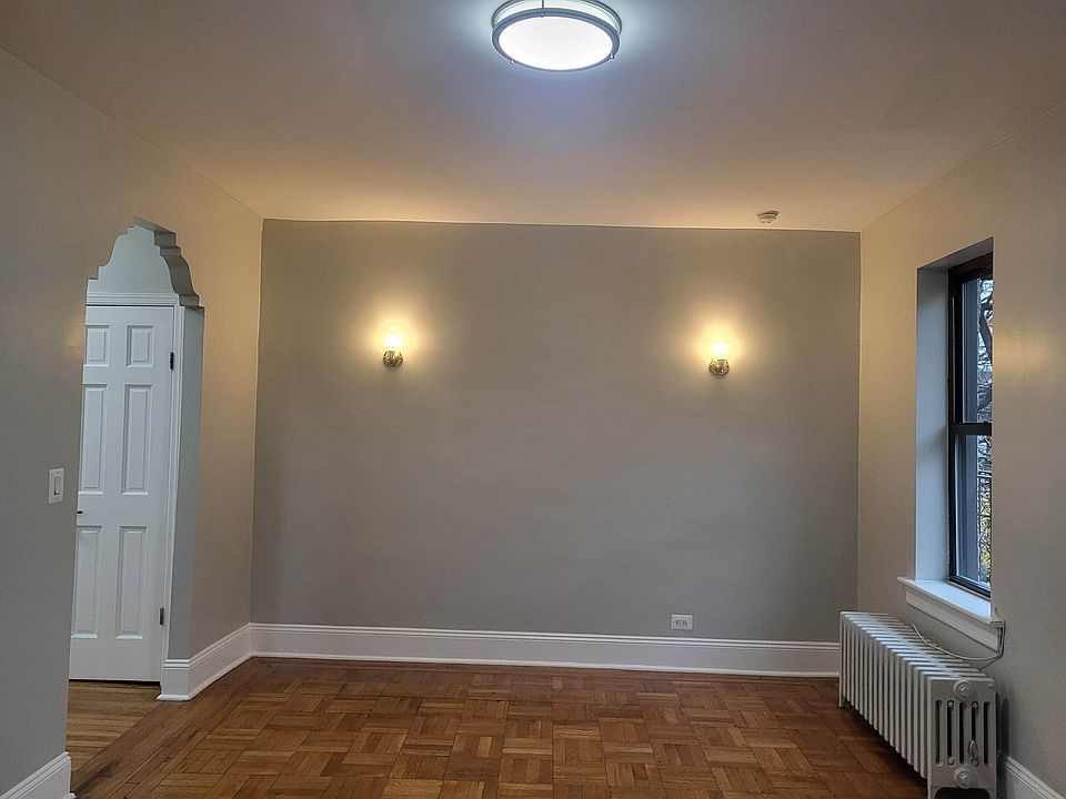 2nd image of 1557 Park Pl #3
