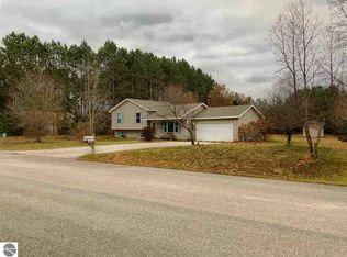 2730 Pine Breeze Dr, Interlochen, MI 49643