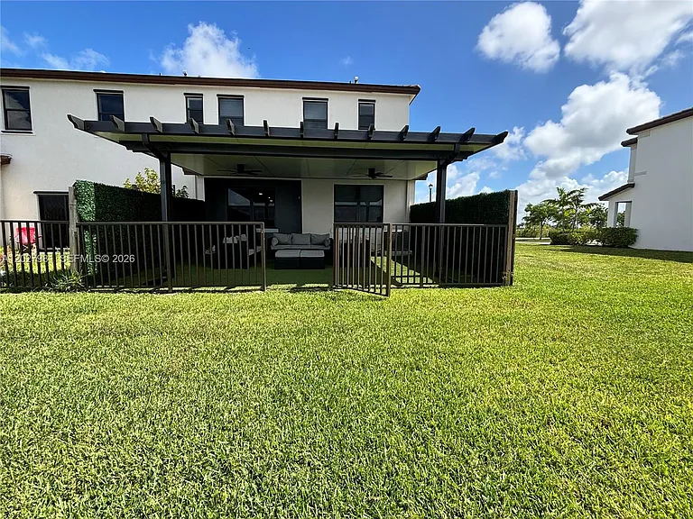10251 SW 231st Ln — Photo 3