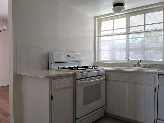 5th image of 221 Montego Bay Dr