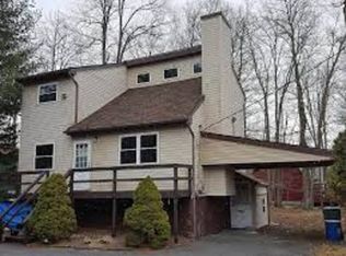 908 Country Place Dr, Tobyhanna, PA