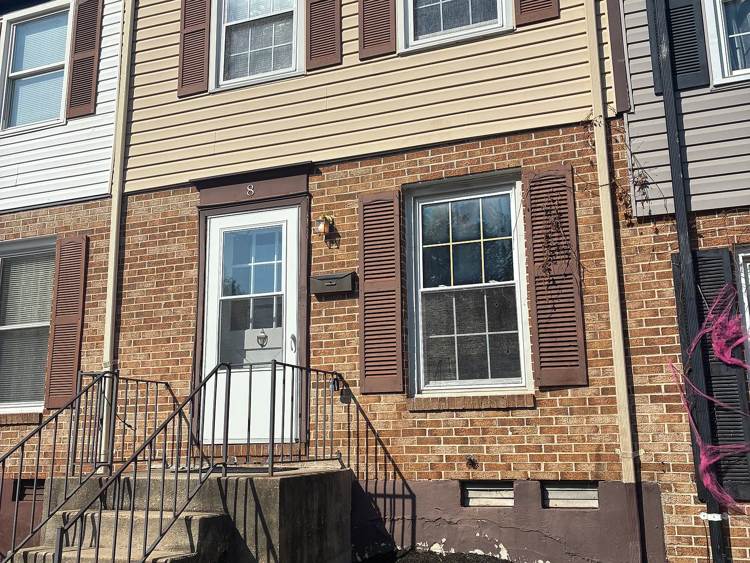 8 Monhegan Ct — Photo 1