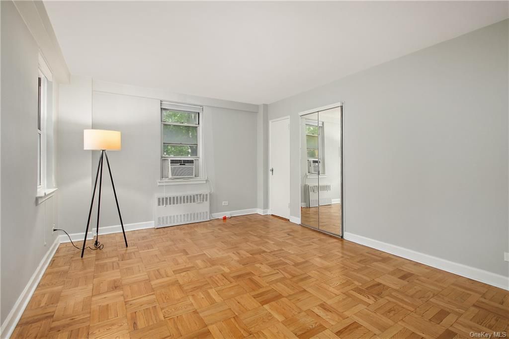 3 Bed 2 Bath Property, New York • 1,300 Sq Ft