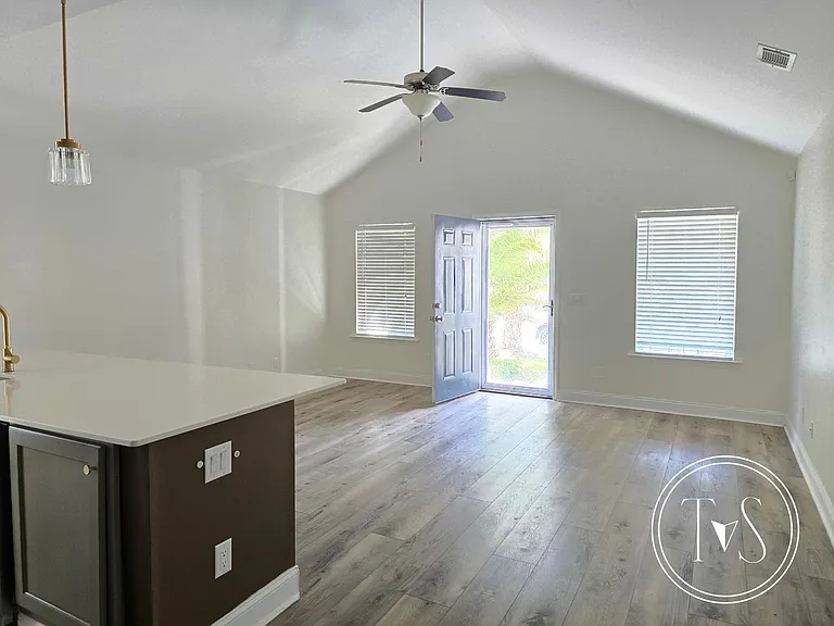 17 Ristona Dr — Photo 4
